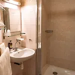 洛基撕赫拉克里酒店