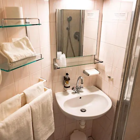 Logis Heraclee 3* Saint-Gilles (Gard)