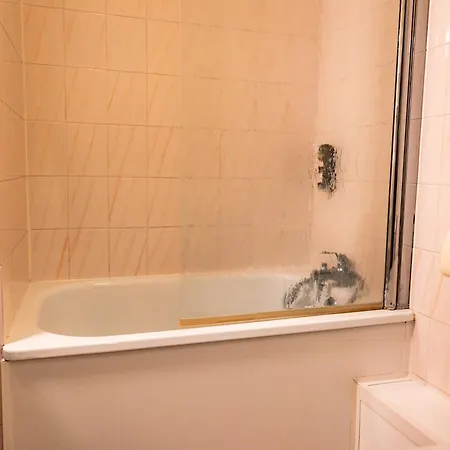 Hotel Logis Heraclee Saint-Gilles (Gard)