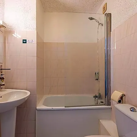 Otel Logis Heraclee Saint-Gilles (Gard)