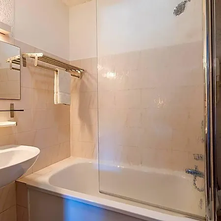 Otel Logis Heraclee