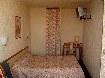 Logis Heraclee 3* Сен-Жиль