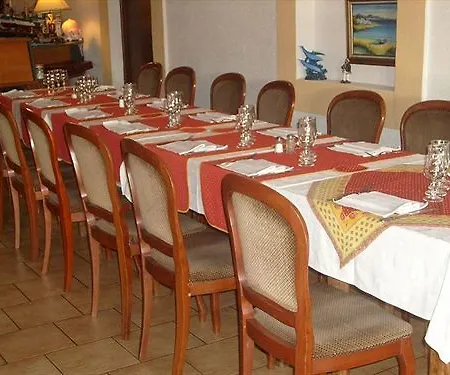 Logis Heraclee 3* Saint-Gilles (Gard)