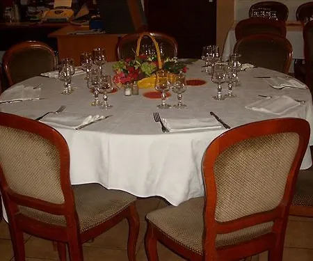 Logis Heraclee 3* Сен-Жиль